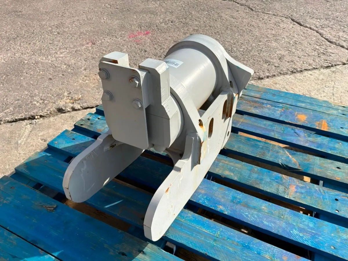 REVOLVING CYLINDER / TILTING HITCH MOTOR.. - Image 4