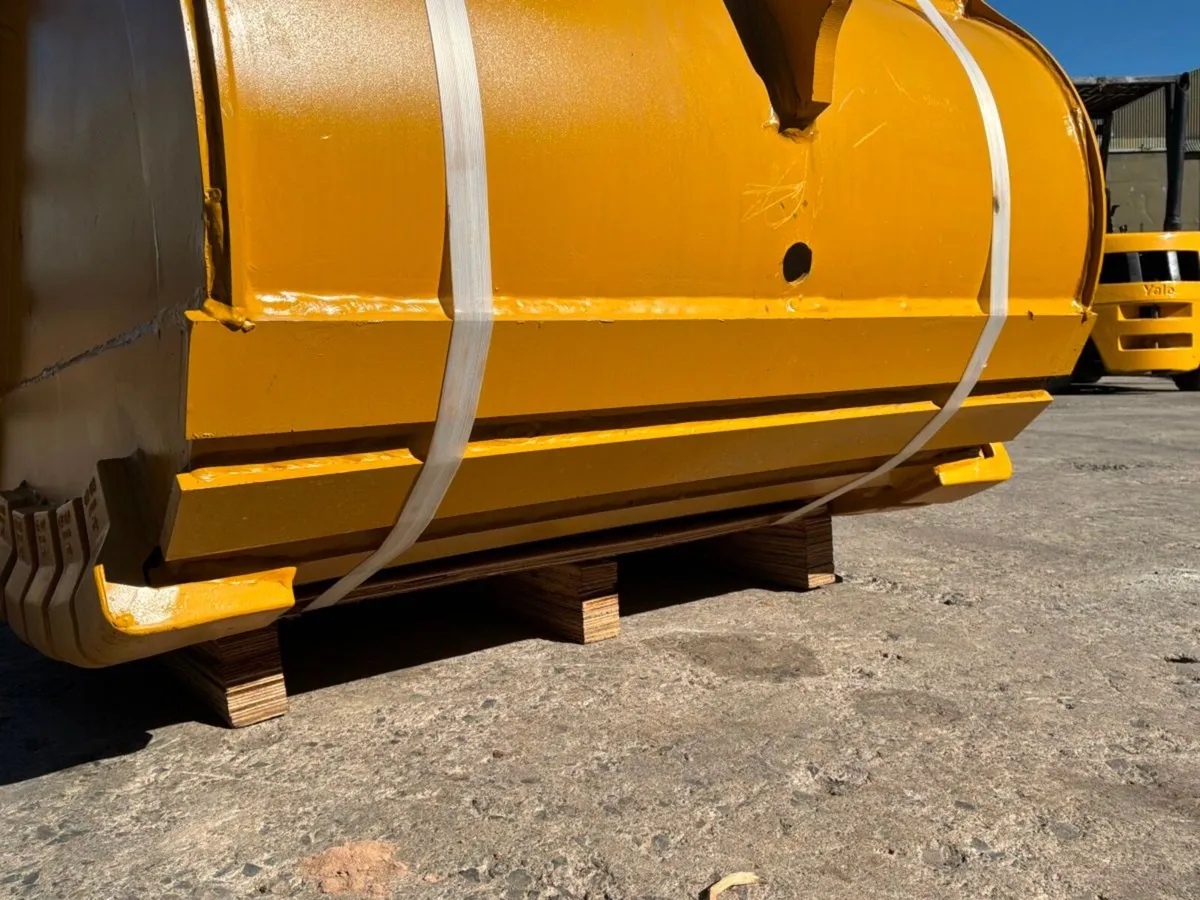 UNUSED 48" DIGGING BUCKET......80mm PINS....1994d - Image 3