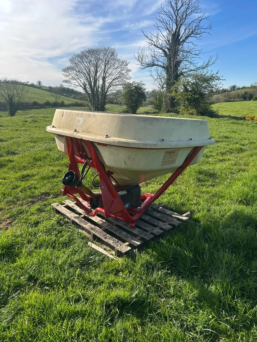 Vicon fertiliser sower - Image 2