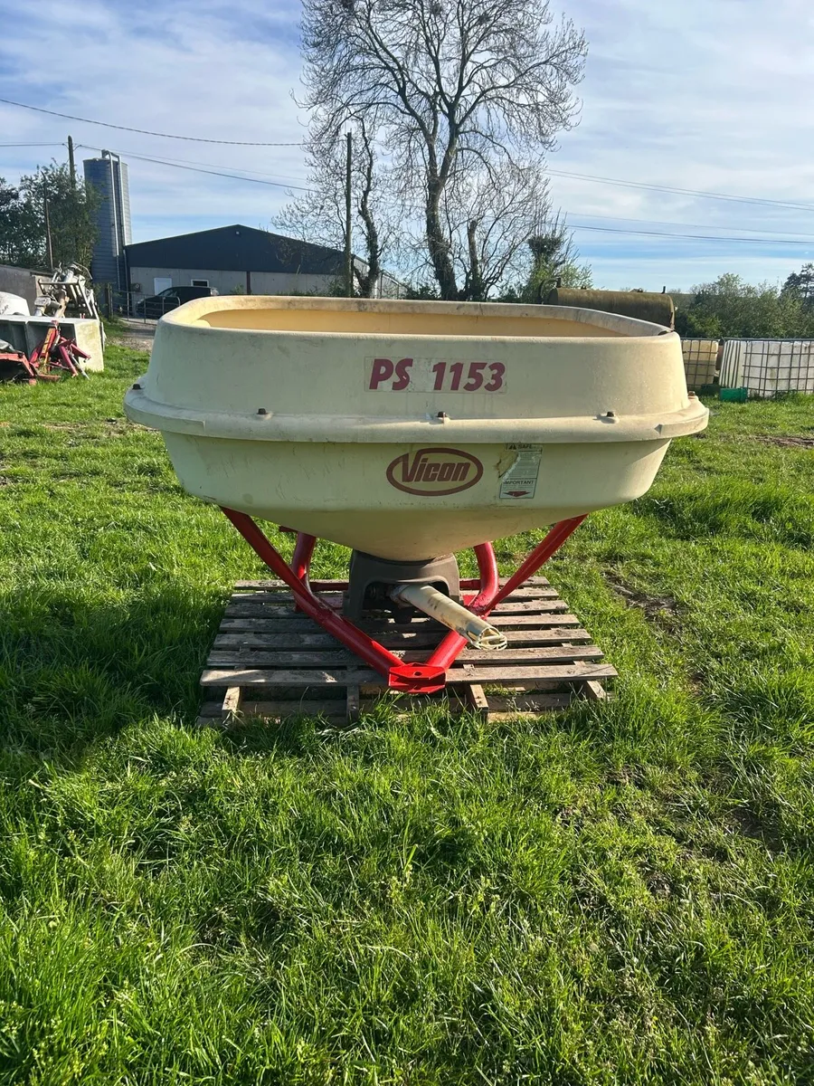 Vicon fertiliser sower - Image 1