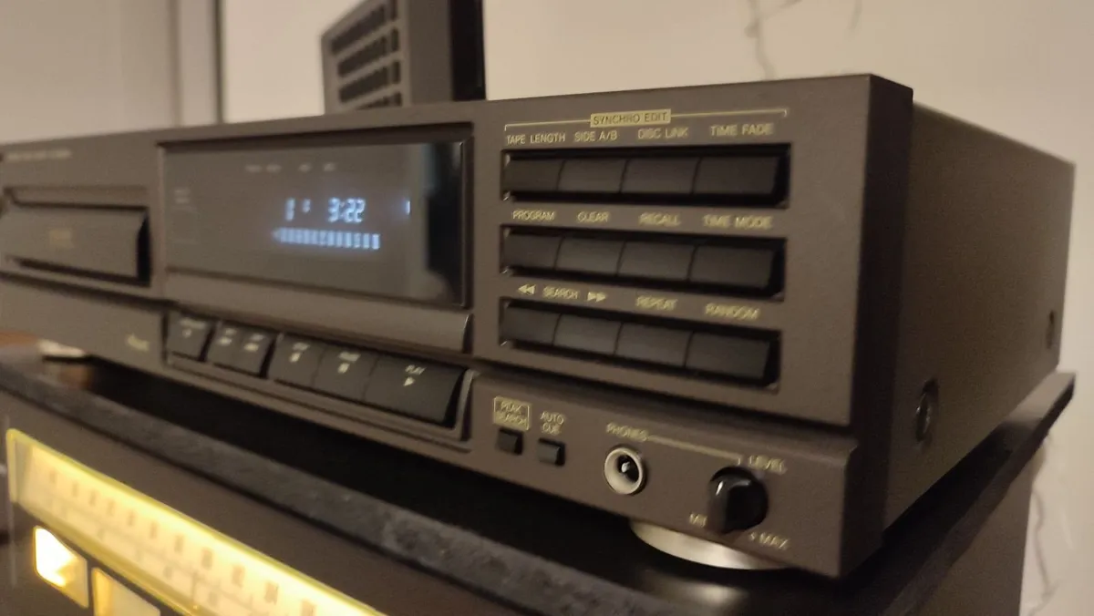 TECHNICS SL-PG200A,CD player.Remote,manual.Cleaned - Image 2