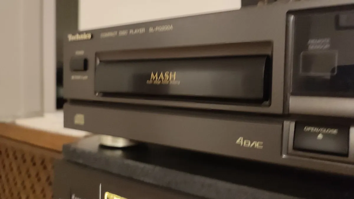 TECHNICS SL-PG200A,CD player.Remote,manual.Cleaned - Image 3