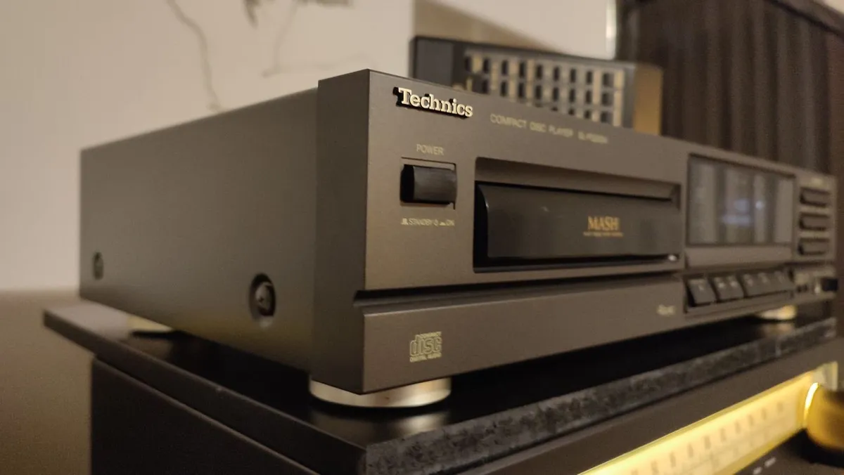 TECHNICS SL-PG200A,CD player.Remote,manual.Cleaned - Image 4