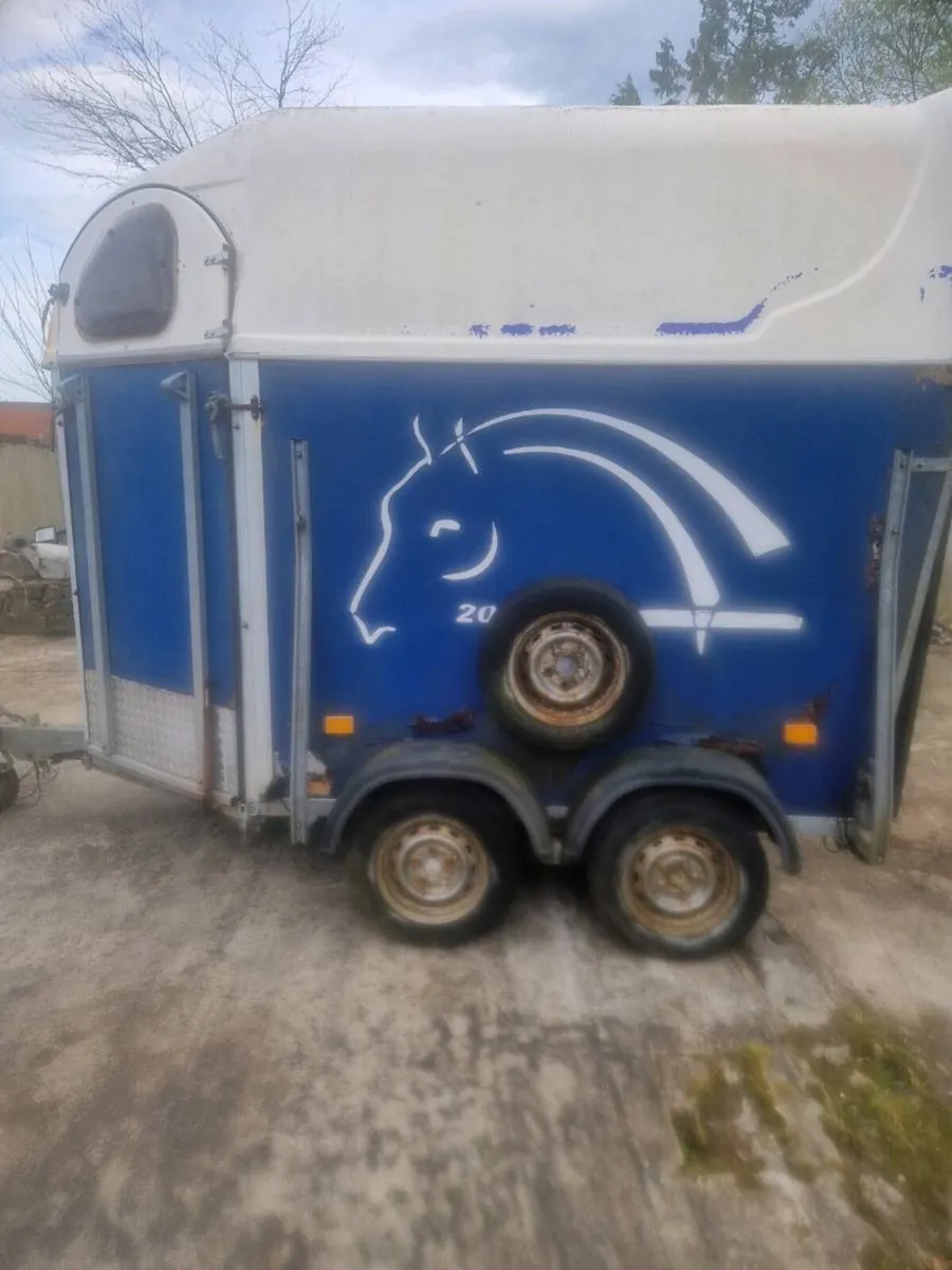 Horse box - Image 1