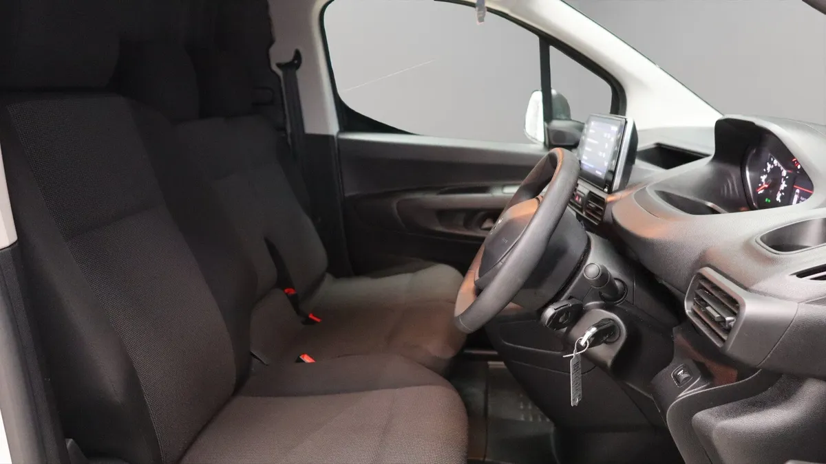 2024 Peugeot Partner Professional Premium+ 1.5HDI - Image 2