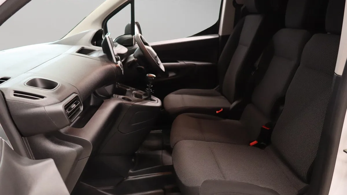 2024 Peugeot Partner Professional Premium+ 1.5HDI - Image 4