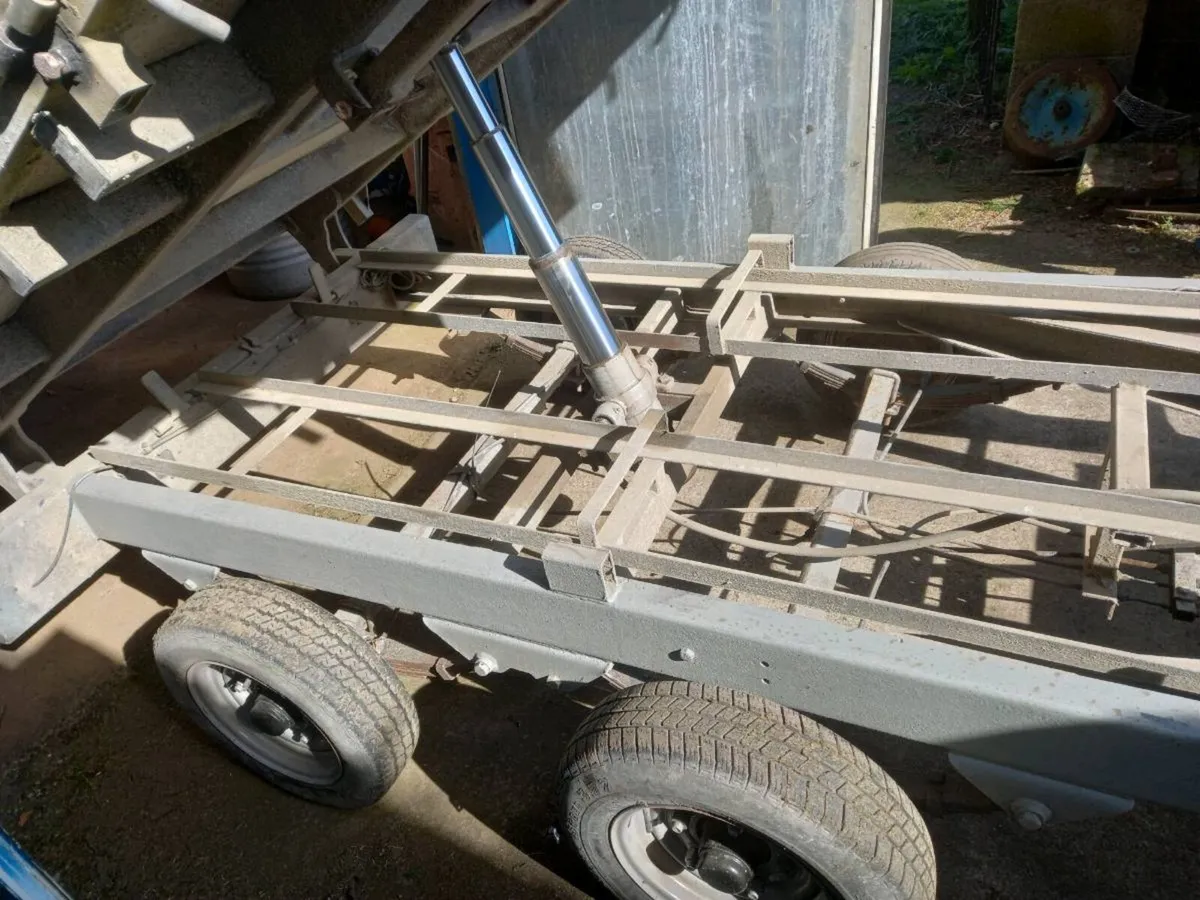 10' x 5'6" Tipper trailer - Image 4