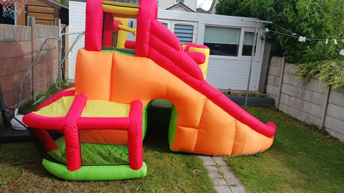 Bouncy castle - Image 1
