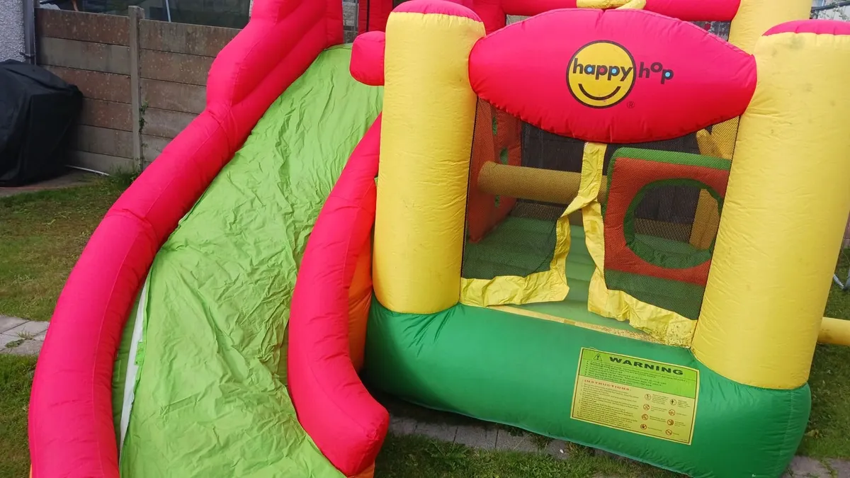 Bouncy castle - Image 2