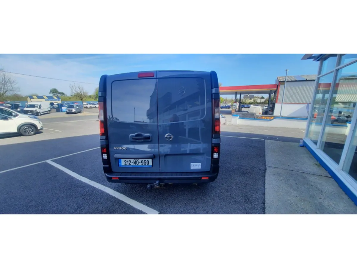 Nissan NV300 LWB 120 SV 1300 MY20 4DR - Image 2