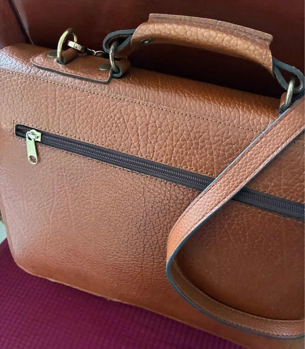 Quality Leather Briefcase/ Laptop Bag - Image 4