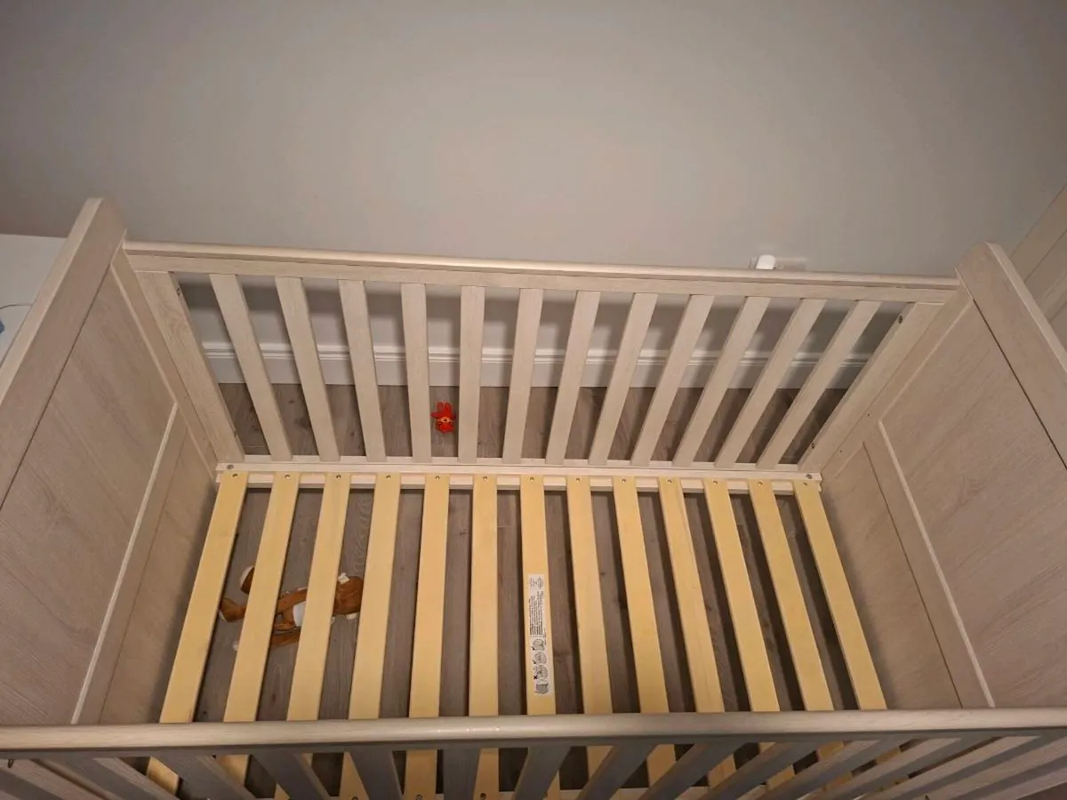 Baby mama & papas cot - Image 3