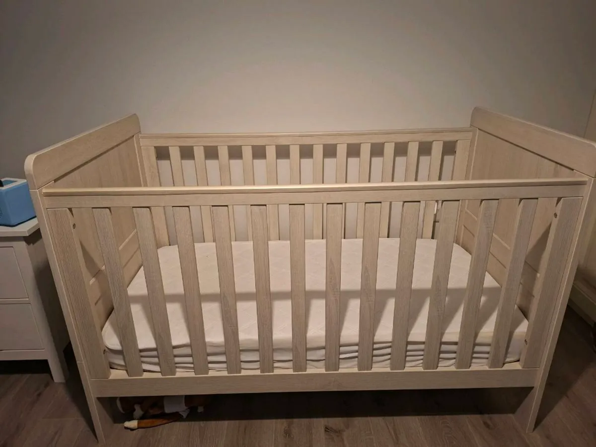 Baby mama & papas cot - Image 1