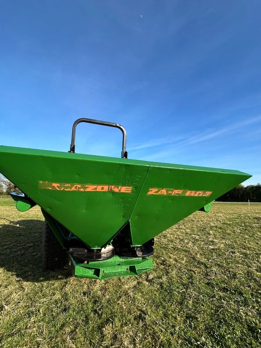 Fertiliser Spreader - Image 3