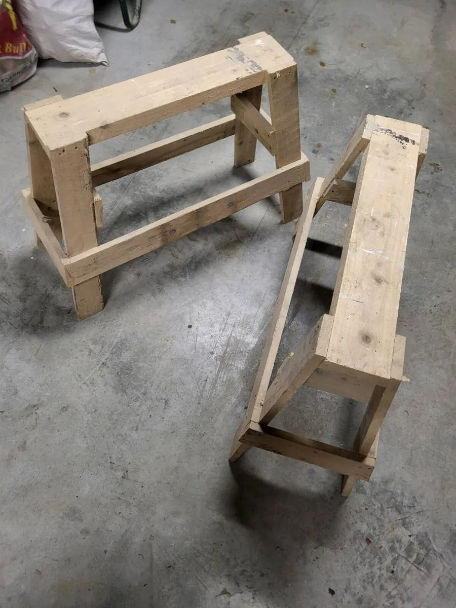 Saw horses - Image 1