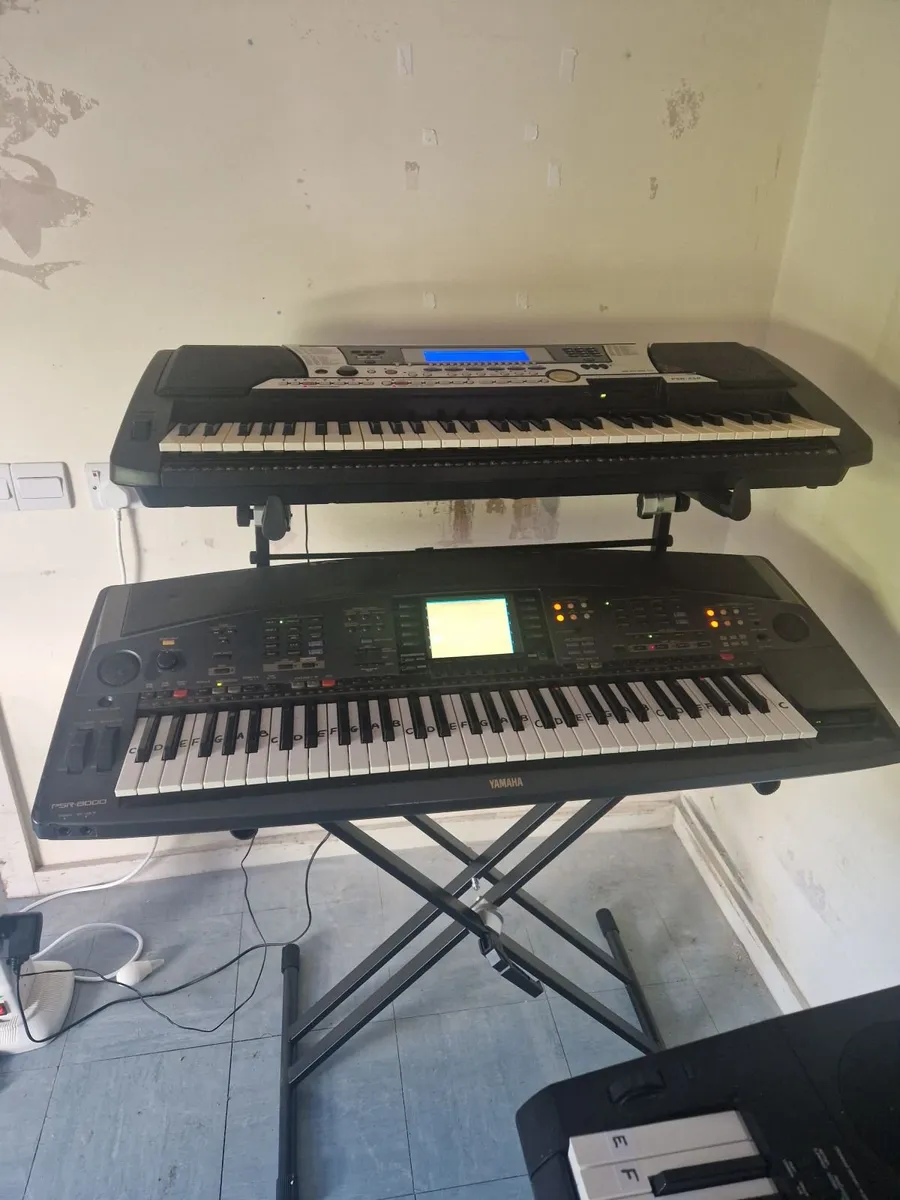 Yamaha PSR 550 synthesiser keyboard (needs work) - Image 3