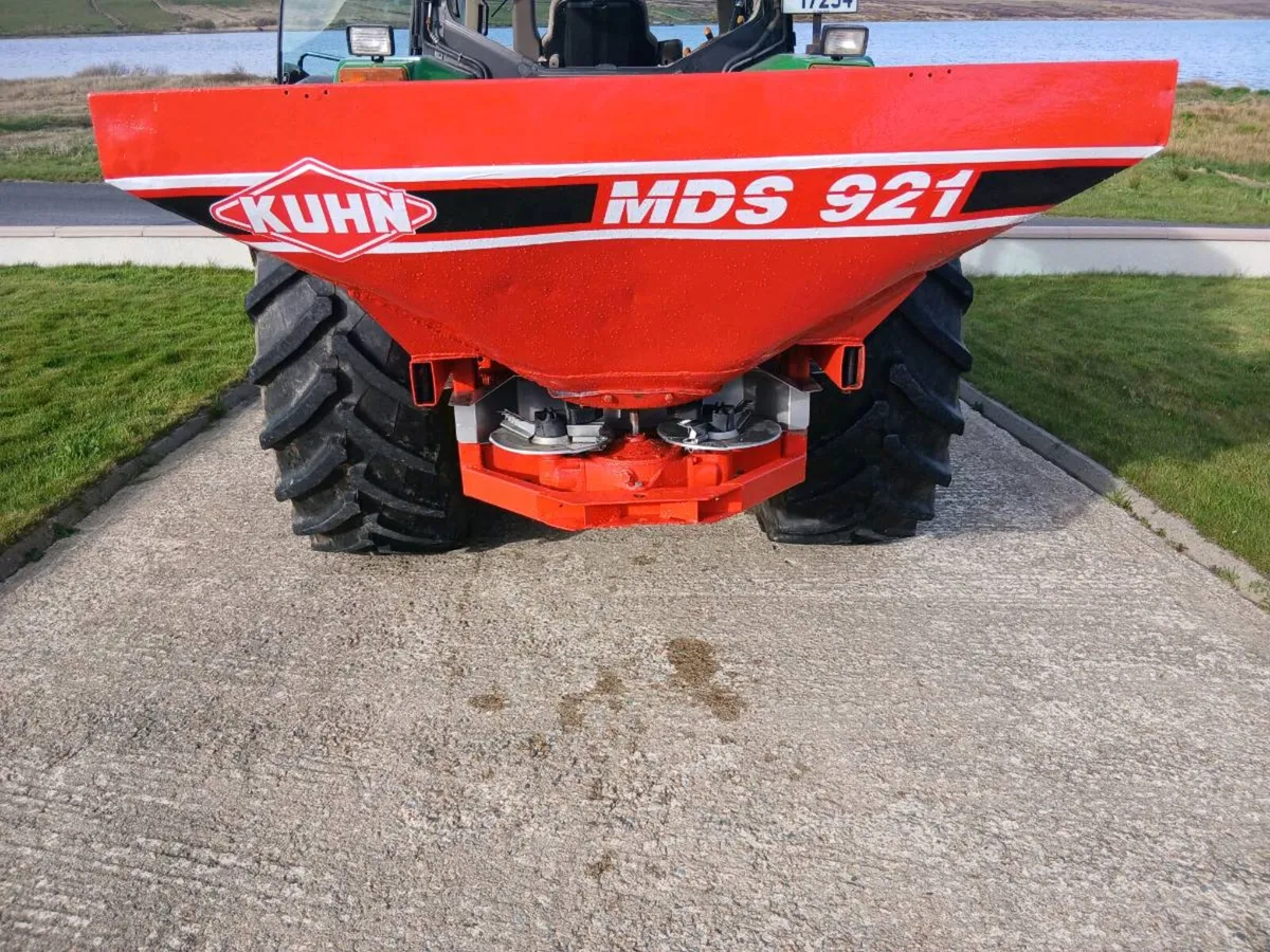 Kuhn fertiliser spreader - Image 1