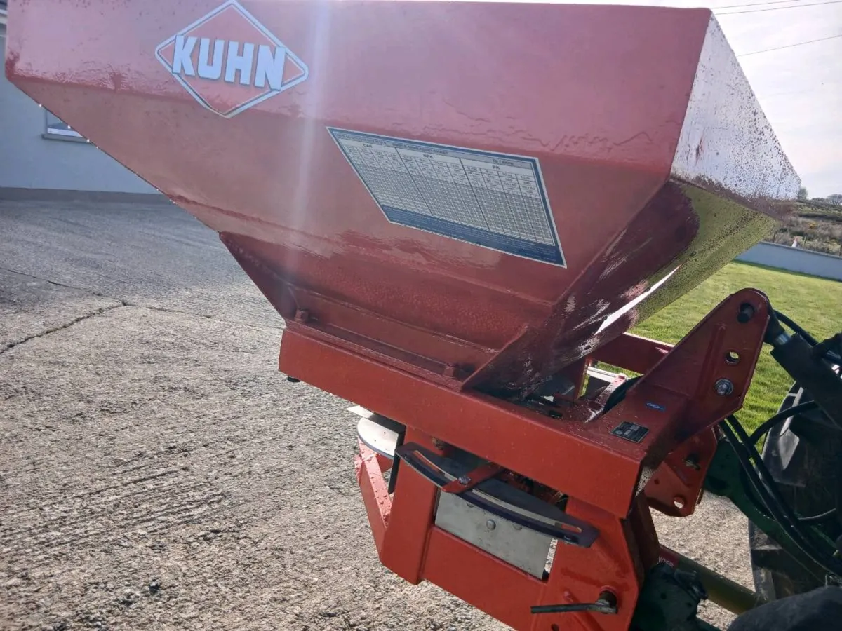 Kuhn fertiliser spreader - Image 2