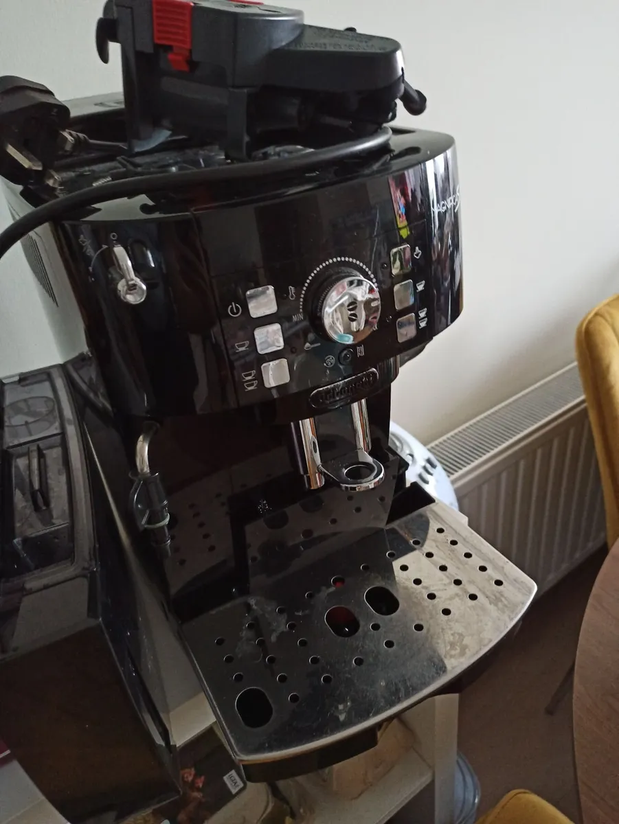 De Longhi coffee machine