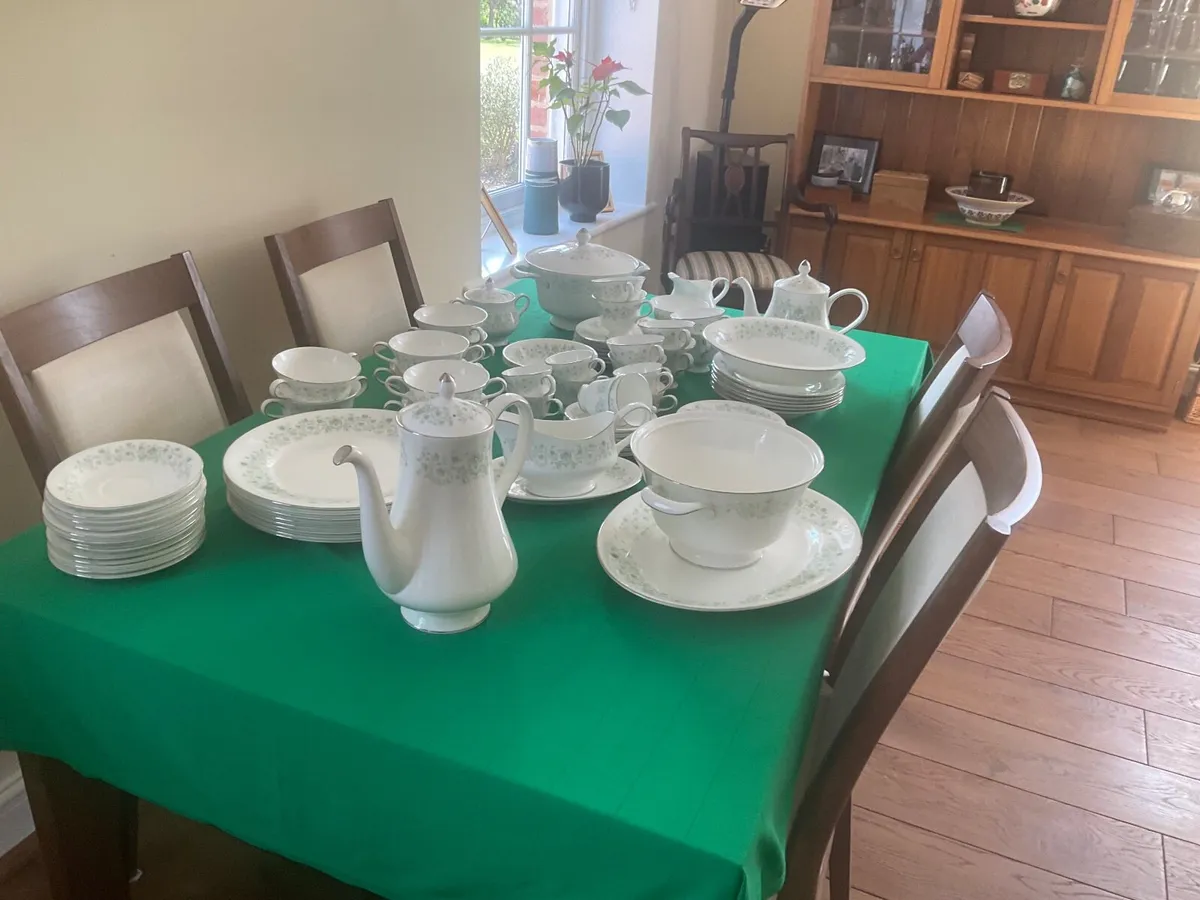 China Dinner Service - Image 3