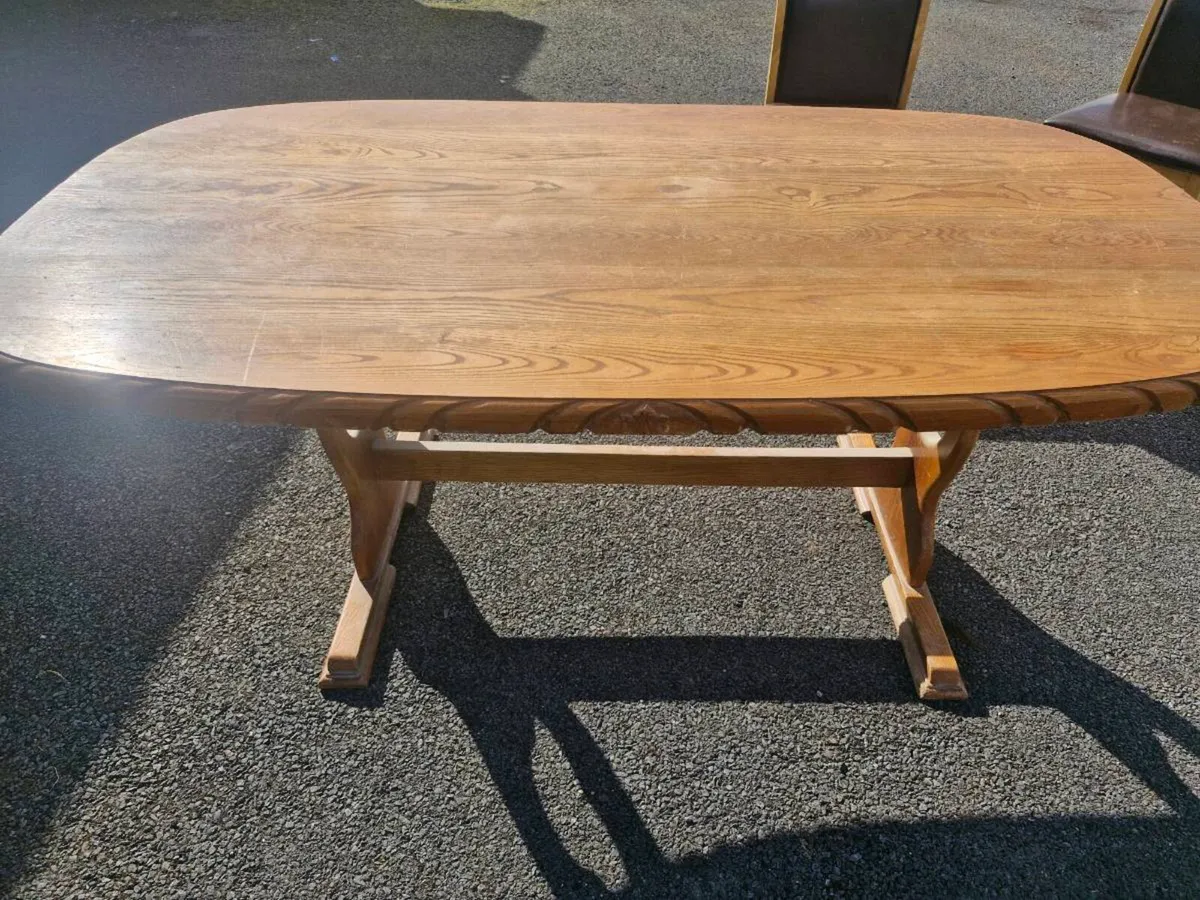 SOLID PINE TABLE AND 6 CHAIRS - Image 2