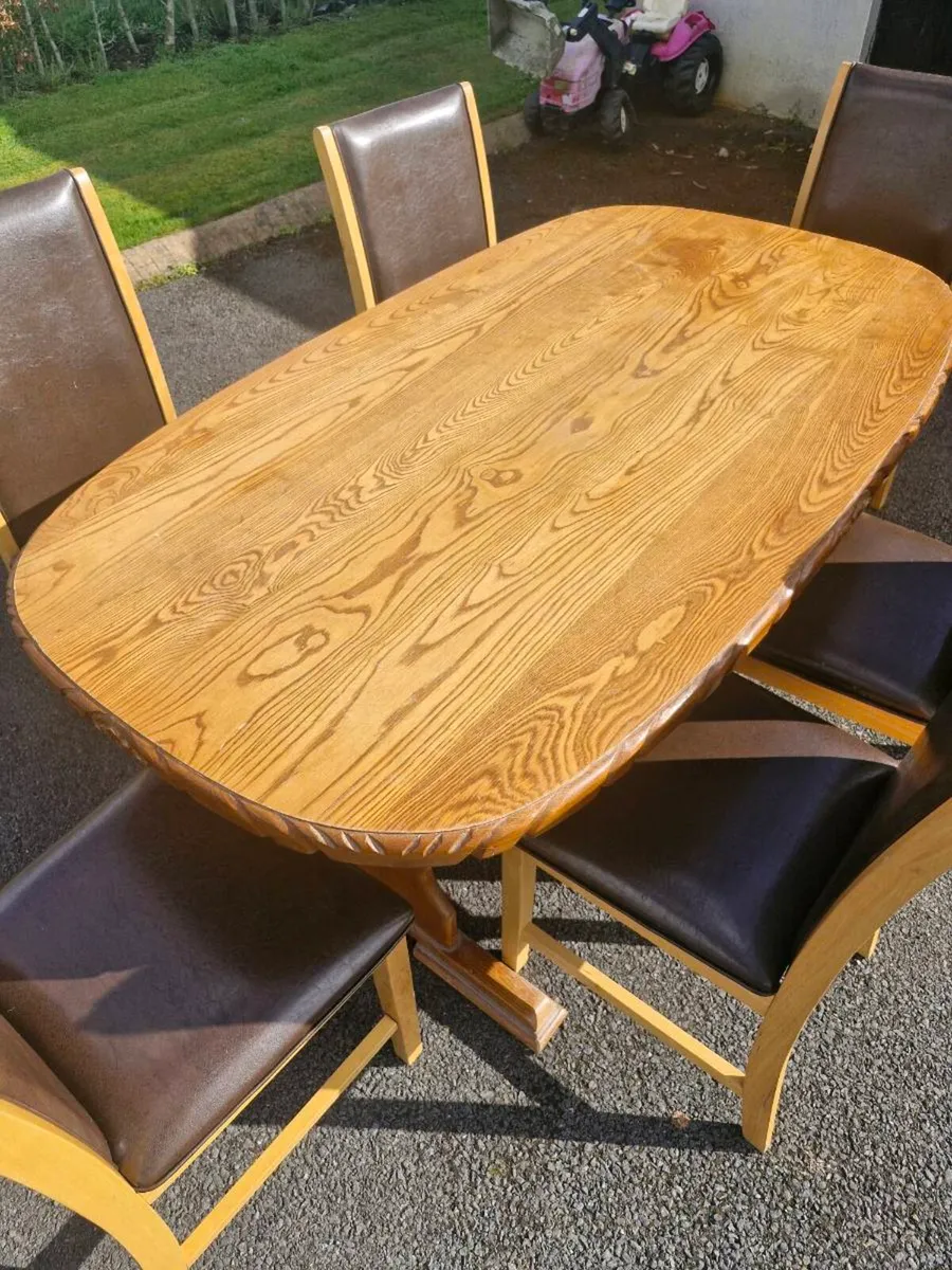 SOLID PINE TABLE AND 6 CHAIRS - Image 3