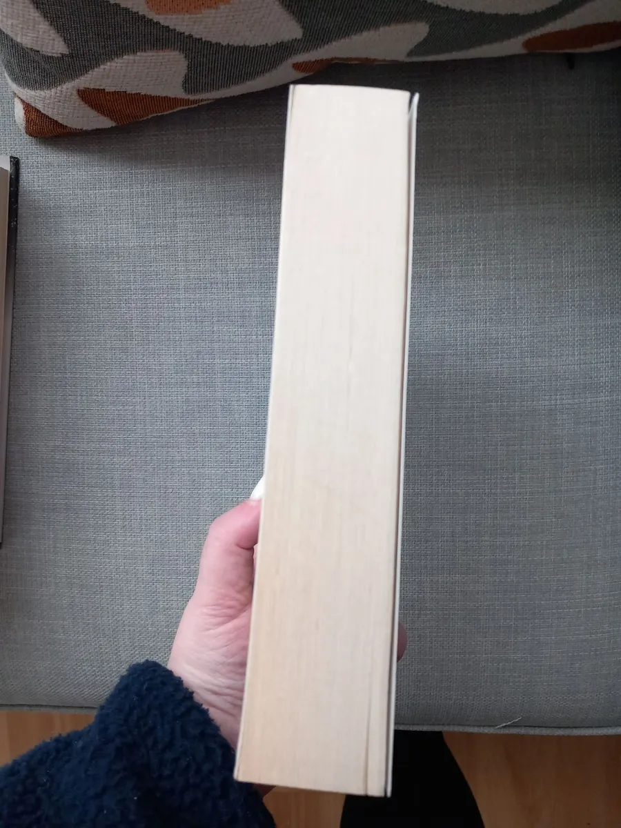 Unbroken paperback book - Image 3