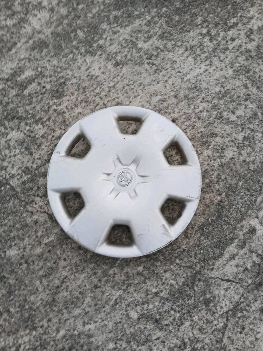 Original 15 imch Toyota E12 hubcaps