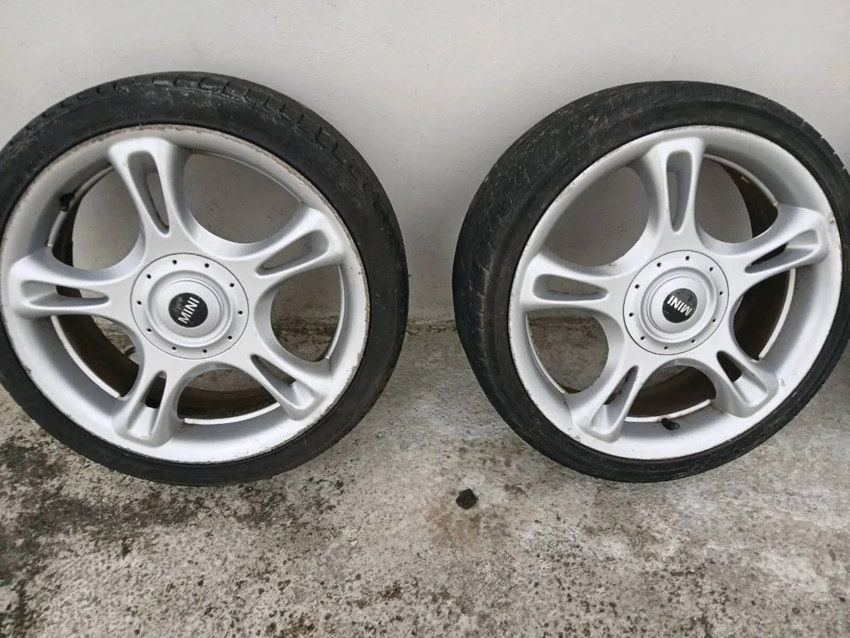 Original JCW Mini 18 inch star spoke alloys - Image 3