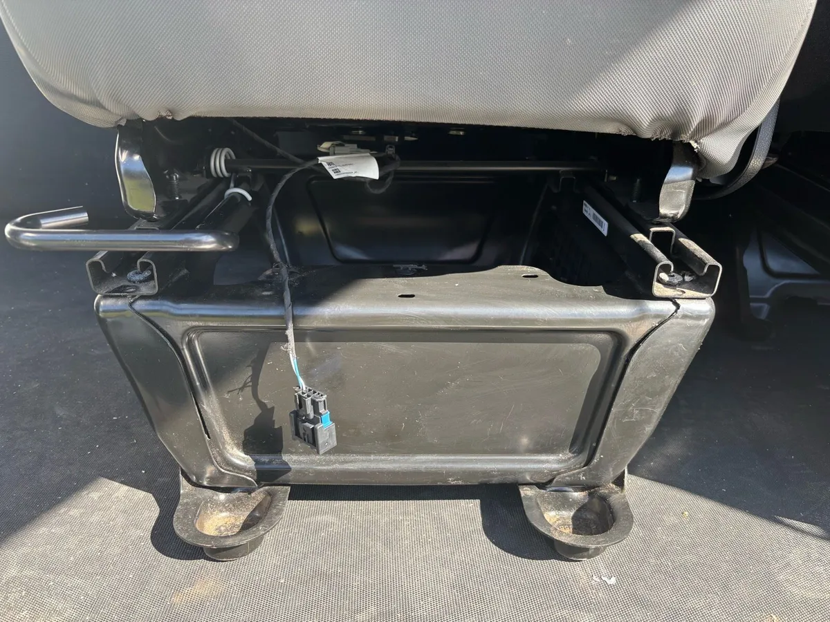 Renault Master Single Passenger seat - Image 4