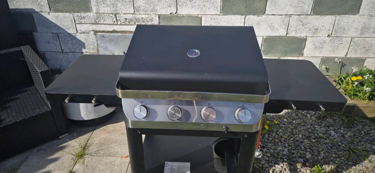 GAS BBQ 4 burner. - Image 1
