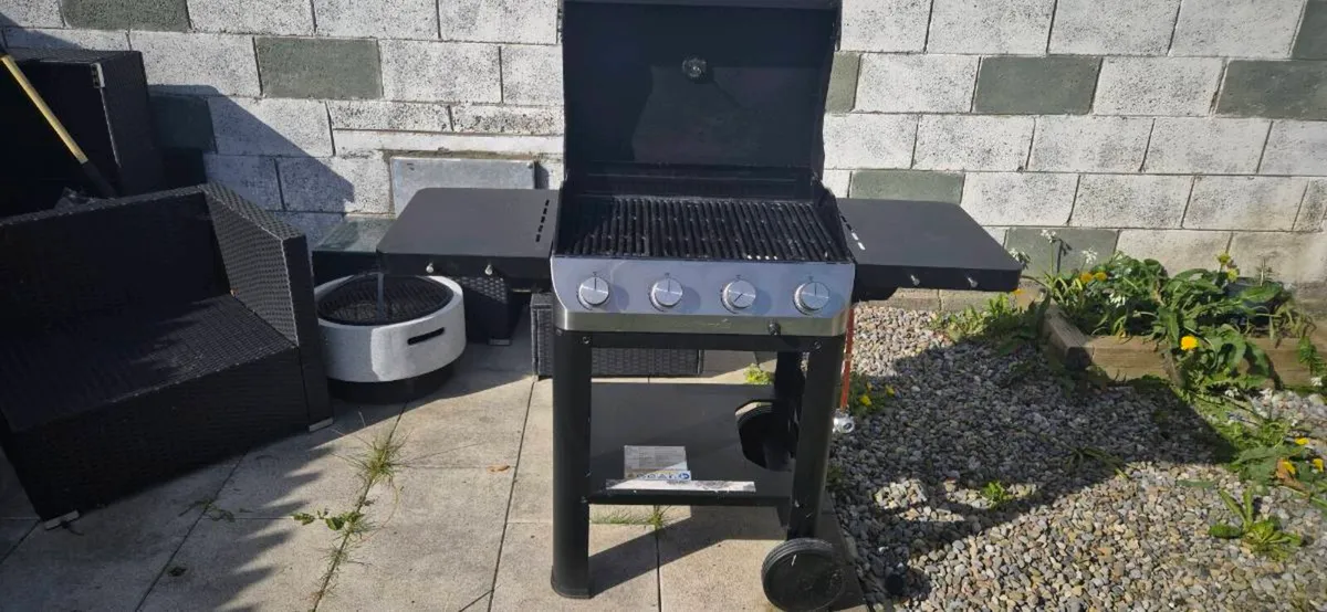 GAS BBQ 4 burner. - Image 2