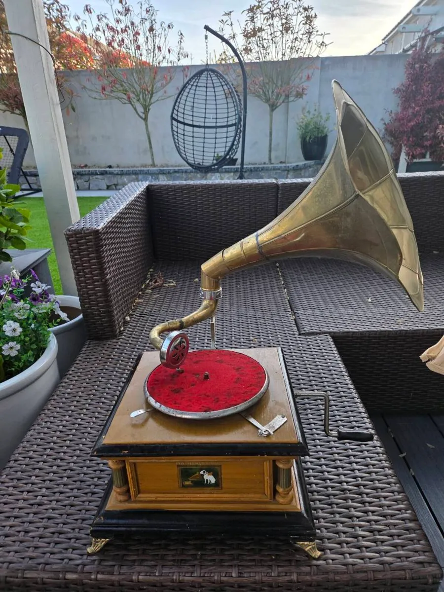 Gramaphone and clock bought working and lamp - Image 1