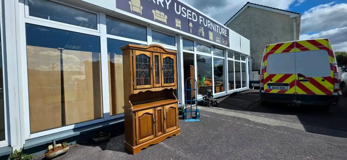 Dresser Cabinet - Image 1