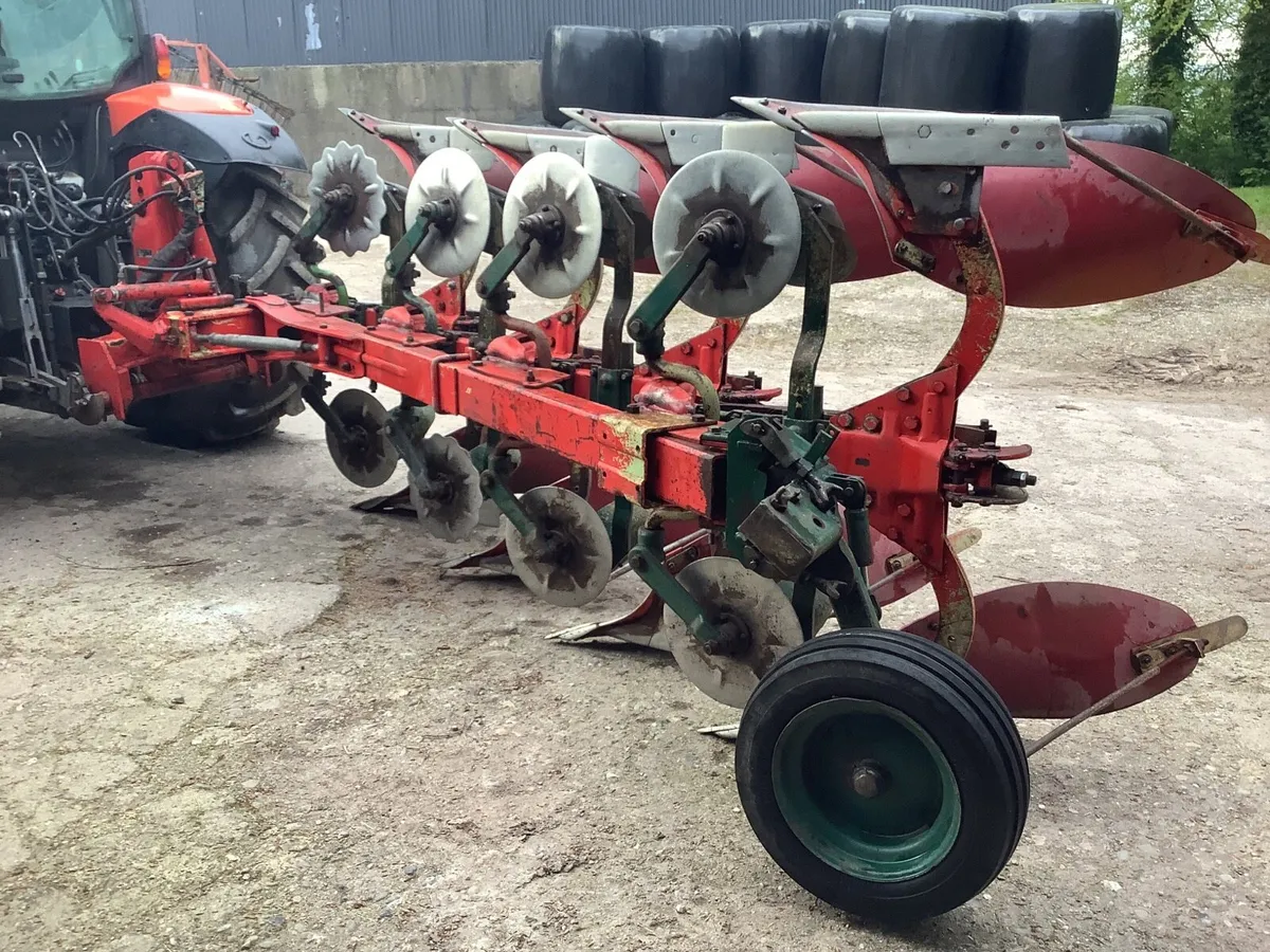 4furrow plough - Image 2