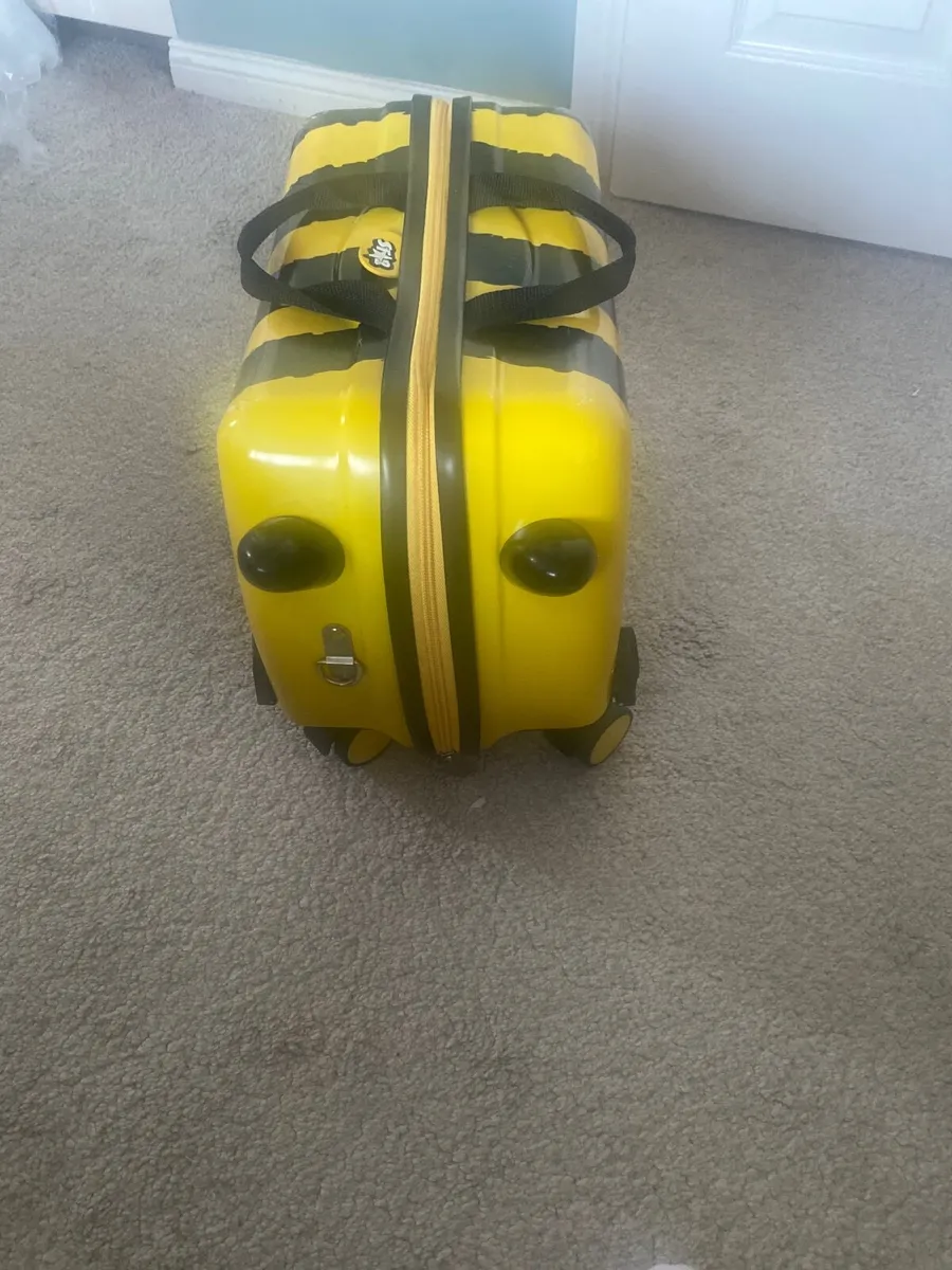 Kids ride on cases - Image 1