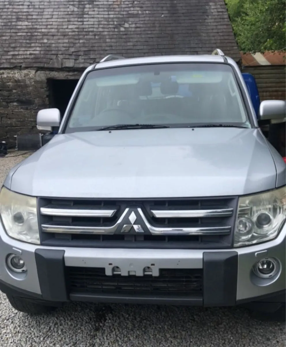 Mitsubishi pajero 3.2 breaker Export - Image 1