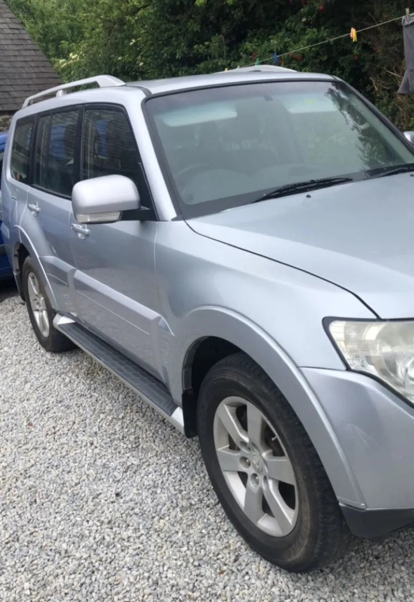 Mitsubishi pajero 3.2 breaker Export - Image 2