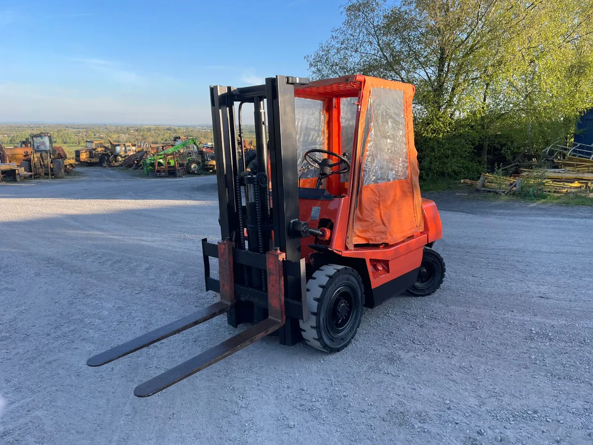 Toyota 2.5 Ton Gas Forklift - Image 1