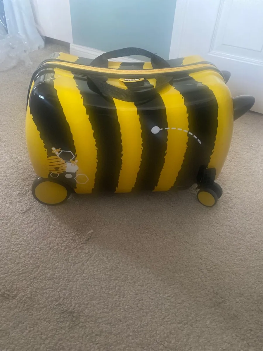 Kids ride on cases - Image 3