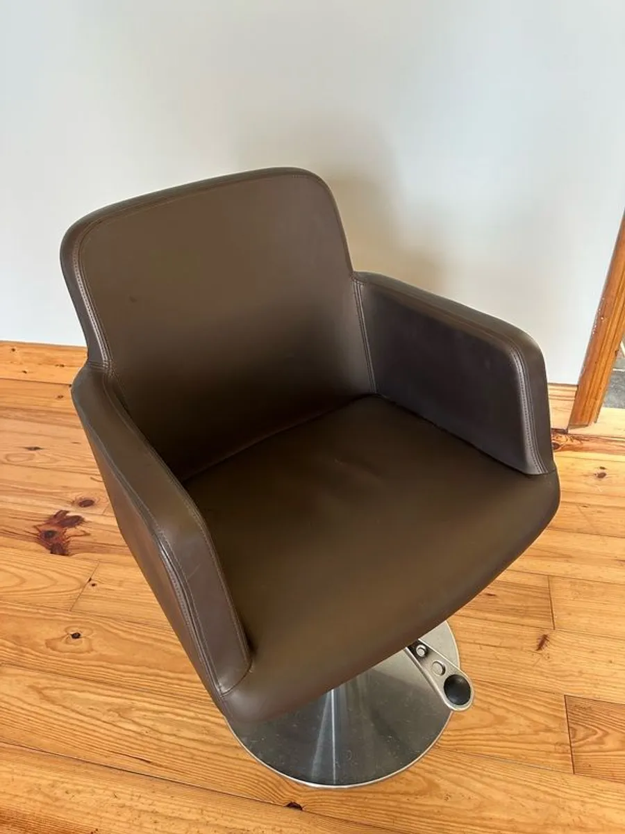 salon chair - Image 2