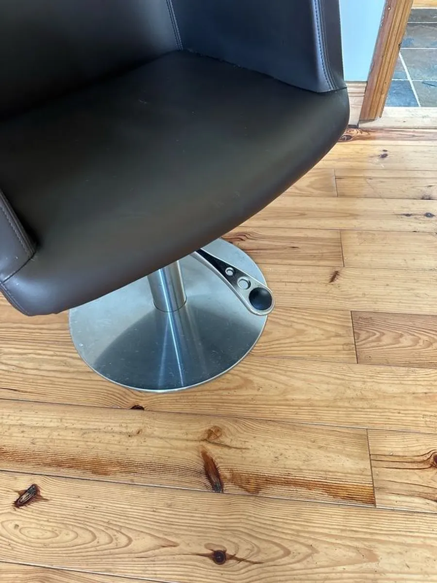 salon chair - Image 3