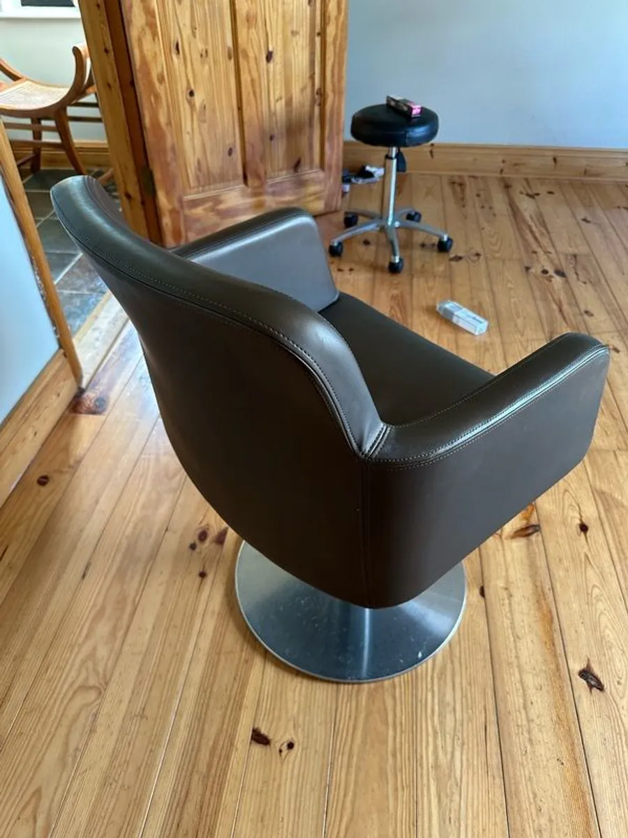 salon chair - Image 4