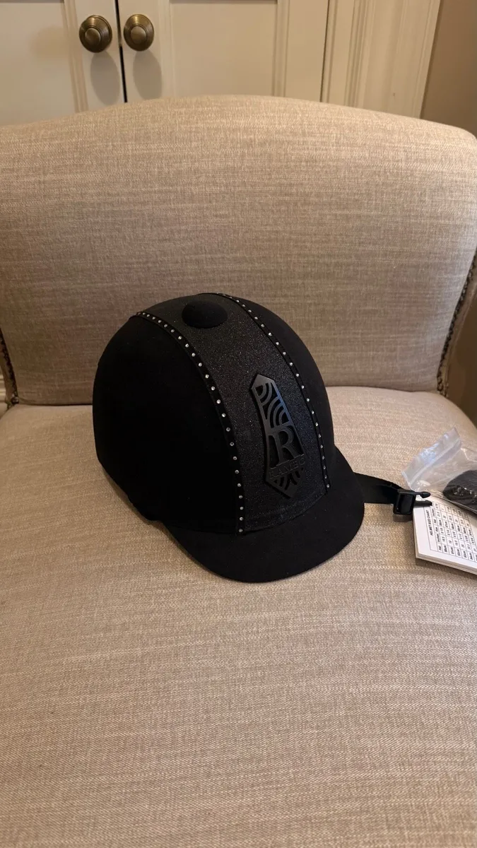 Horseware riding helmet size 56 - Image 1