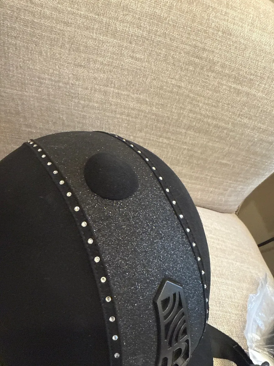 Horseware riding helmet size 56 - Image 4