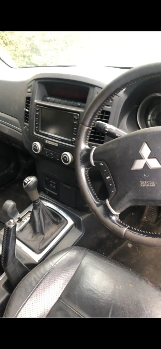 Mitsubishi pajero 3.2 breaker Export - Image 3