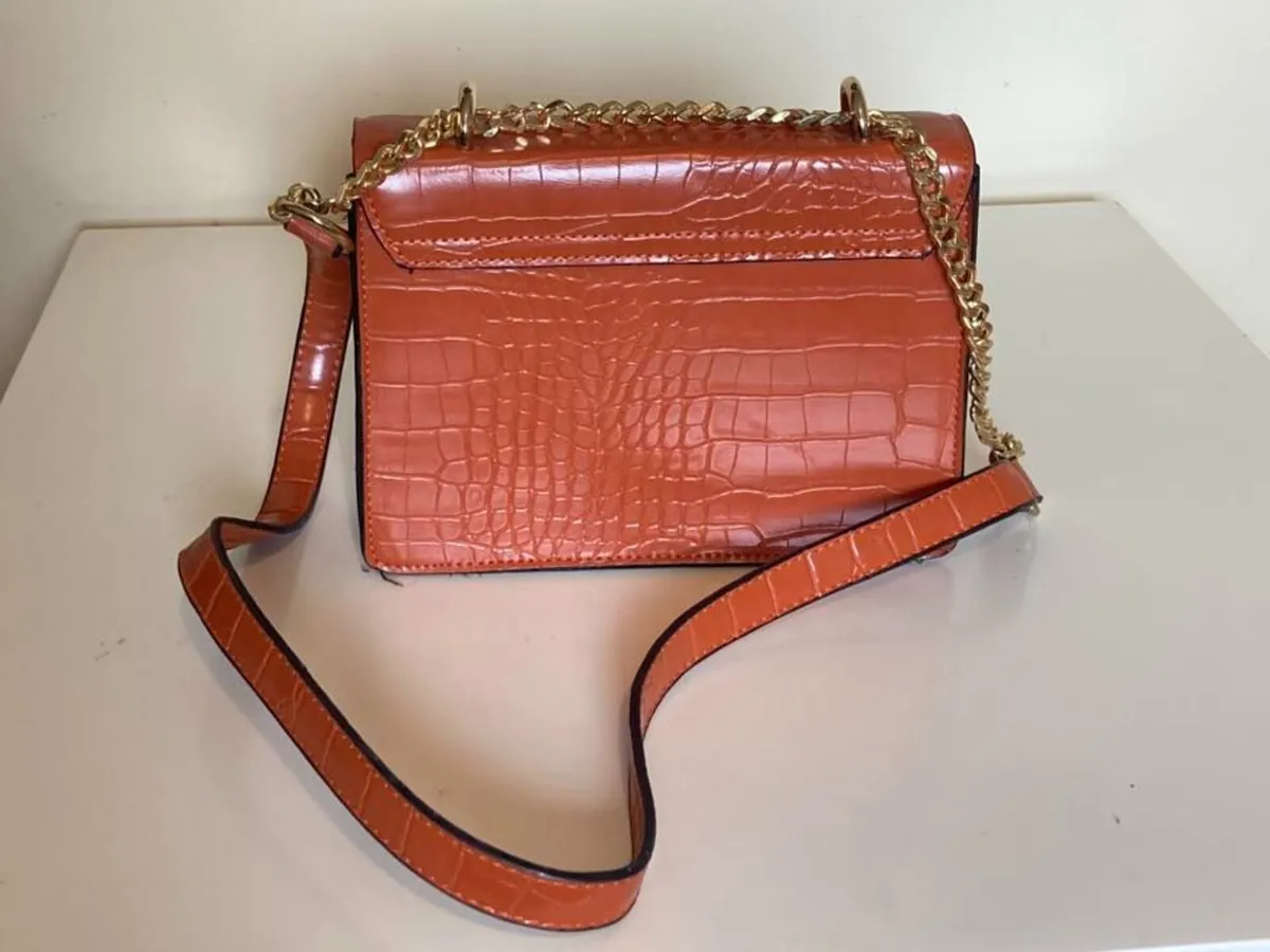 Elegant Croc-Effect Crossbody Bag - Image 2