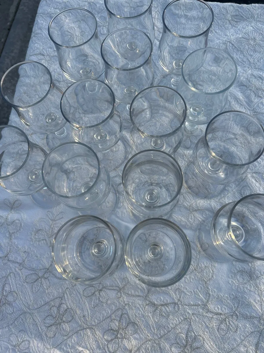 15 ARC French 🇫🇷 wine glasses - Image 2
