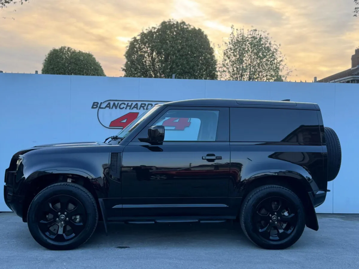 Land Rover Defender D250 SE X-DYNAMIC 3 SEAT VATQ - Image 3