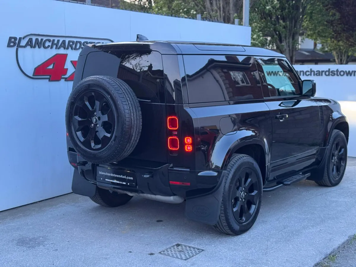 Land Rover Defender D250 SE X-DYNAMIC 3 SEAT VATQ - Image 4